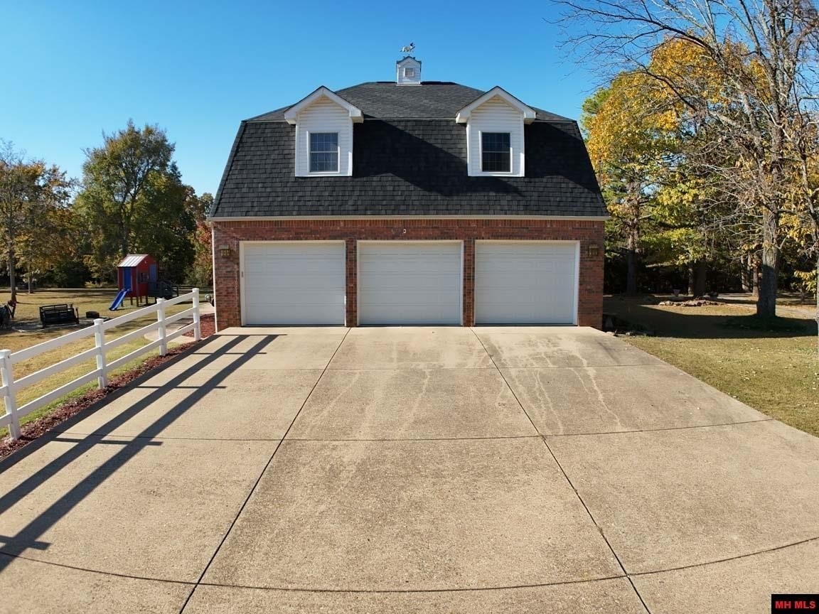 Mountain Home, Arkansas, 72653, United States, 4 Bedrooms Bedrooms, ,5 BathroomsBathrooms,Residential,For Sale,1981288