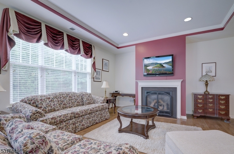 Franklin Twp., New Jersey, 08873, United States, 3 Bedrooms Bedrooms, ,2 BathroomsBathrooms,Residential,For Sale,1926291