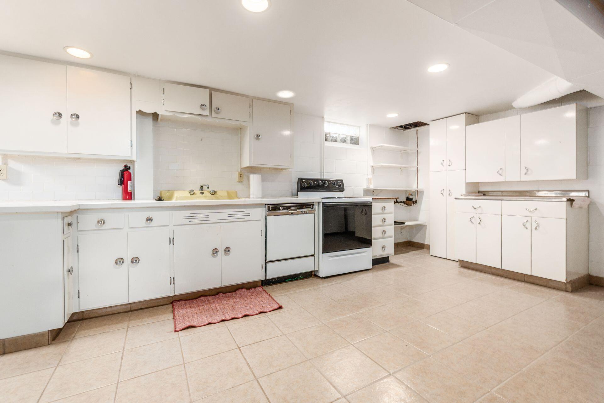 Columbus, Ohio, 43220, United States, 2 Bedrooms Bedrooms, ,3 BathroomsBathrooms,Residential,For Sale,2003078