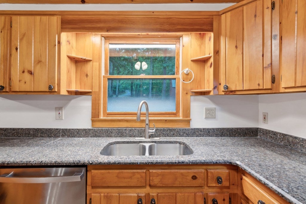 Morganton, Georgia, 30560, United States, 3 Bedrooms Bedrooms, ,4 BathroomsBathrooms,Residential,For Sale,1858984