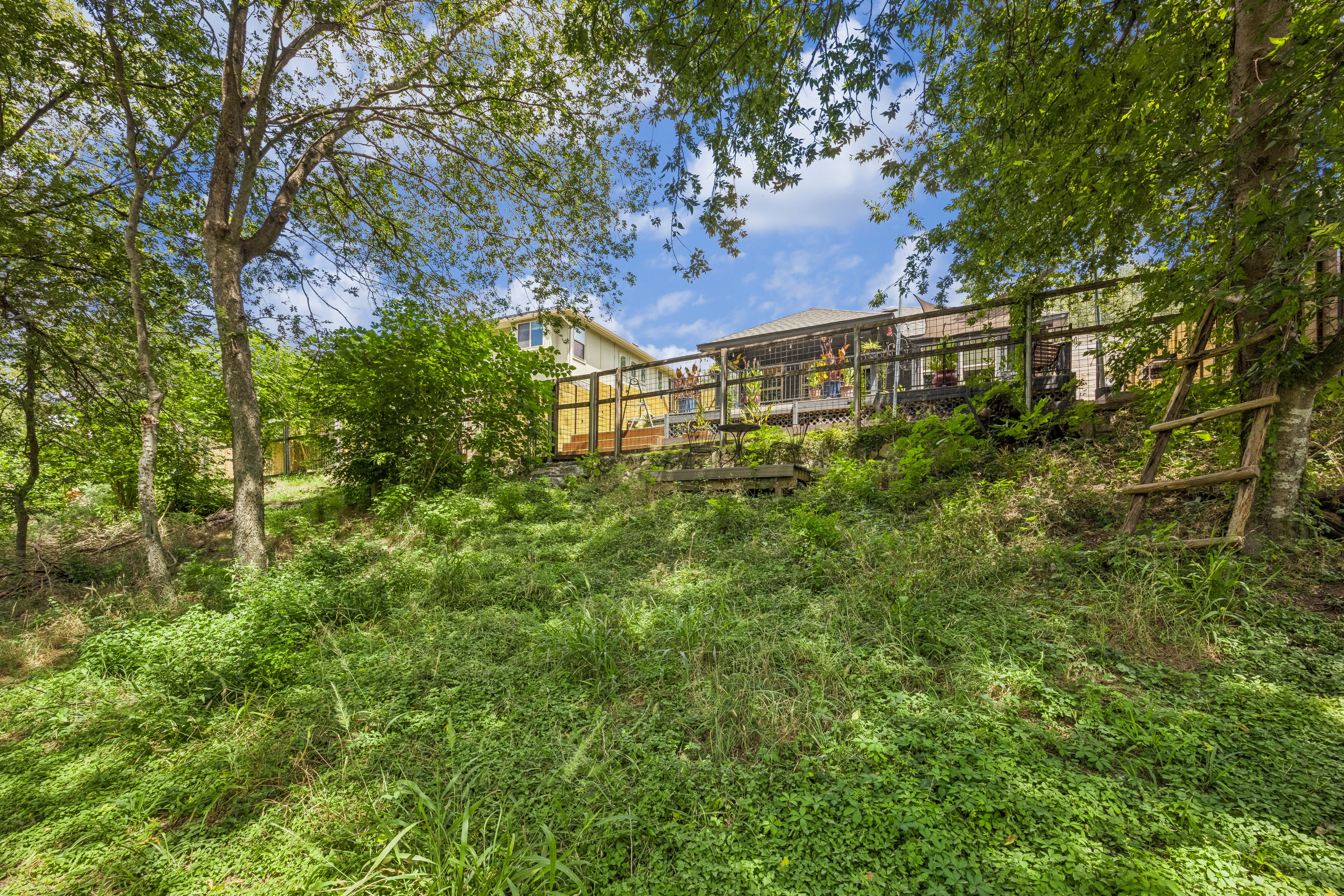  Single-Story Retreat Backing to Greenbelt in Knollwood on the Colorado River - 物件實景