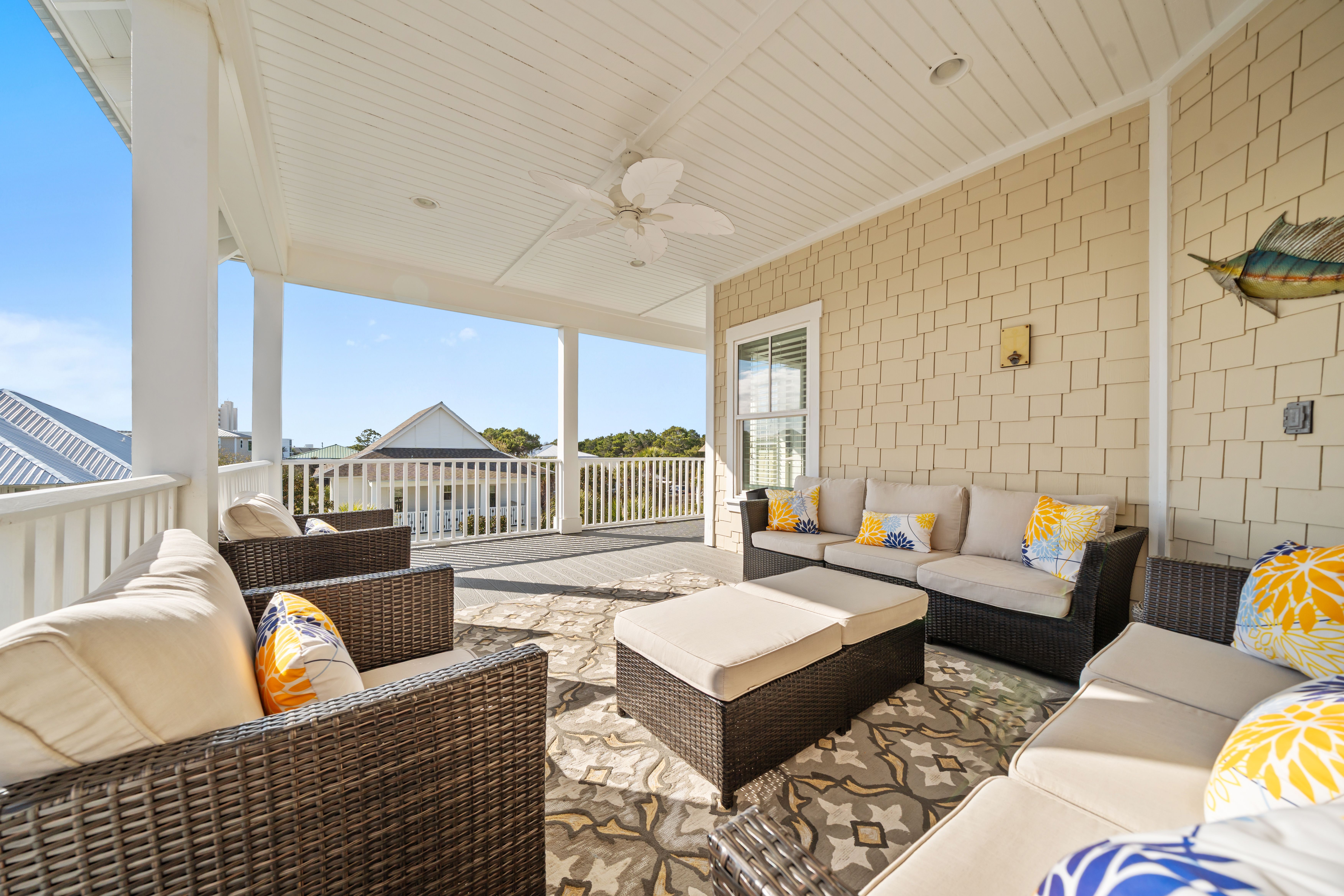 Three-Story Beach Retreat Near Public Beach Access And Local Favorites - 物件實景