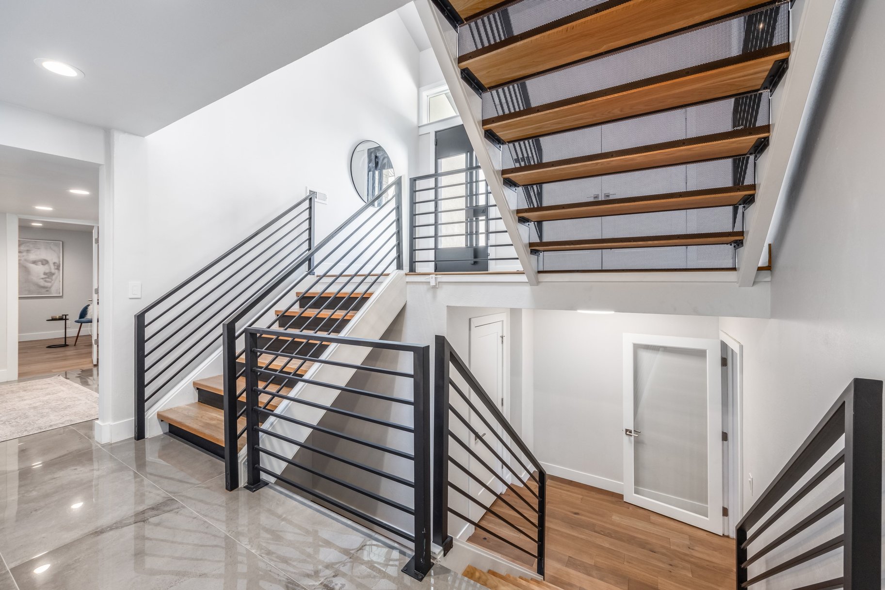  Stunning East Capitol Renovation - 物件實景