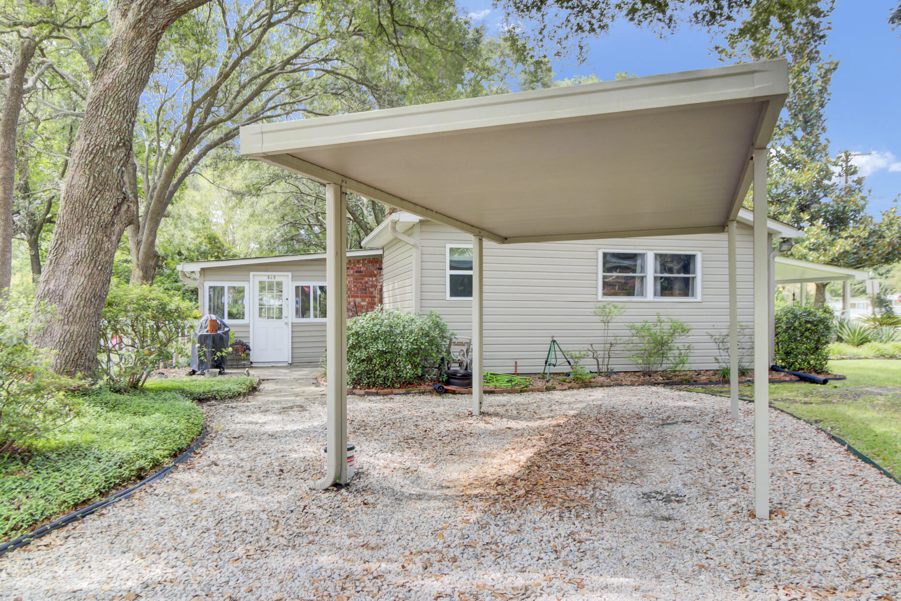 Charleston, South Carolina, 29407, United States, 4 Bedrooms Bedrooms, ,2 BathroomsBathrooms,Residential,For Sale,1950272