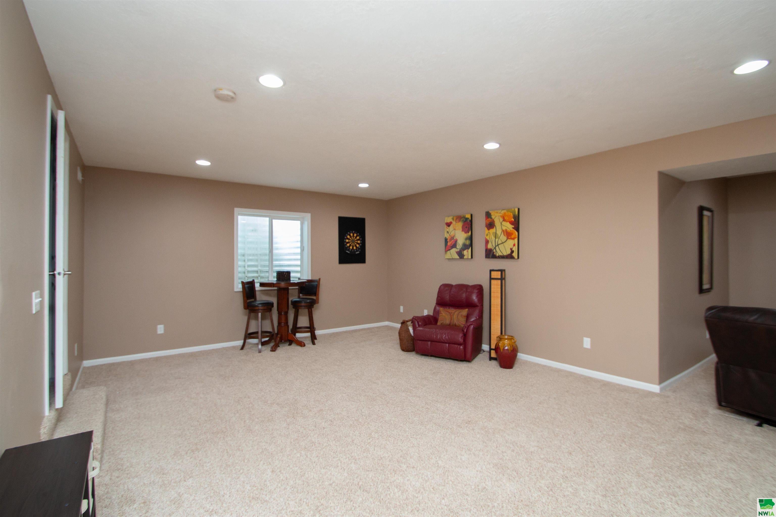 Dakota Dunes, South Dakota, 57049, United States, 4 Bedrooms Bedrooms, ,3 BathroomsBathrooms,Residential,For Sale,1937914