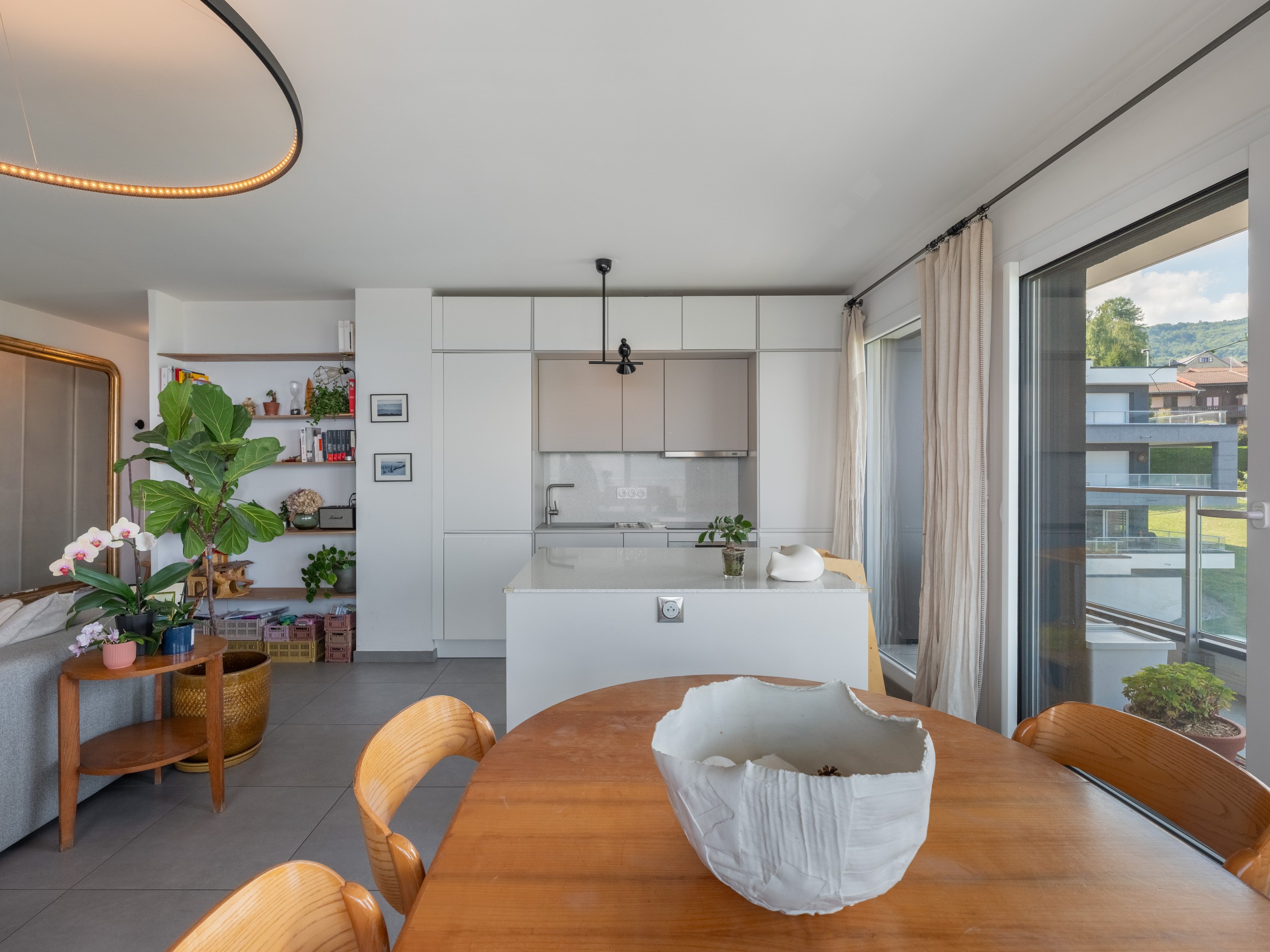  Evian, Top floor 3-bedroom apartment of 80 sq.m, panoramic view on the lake. - 物件實景