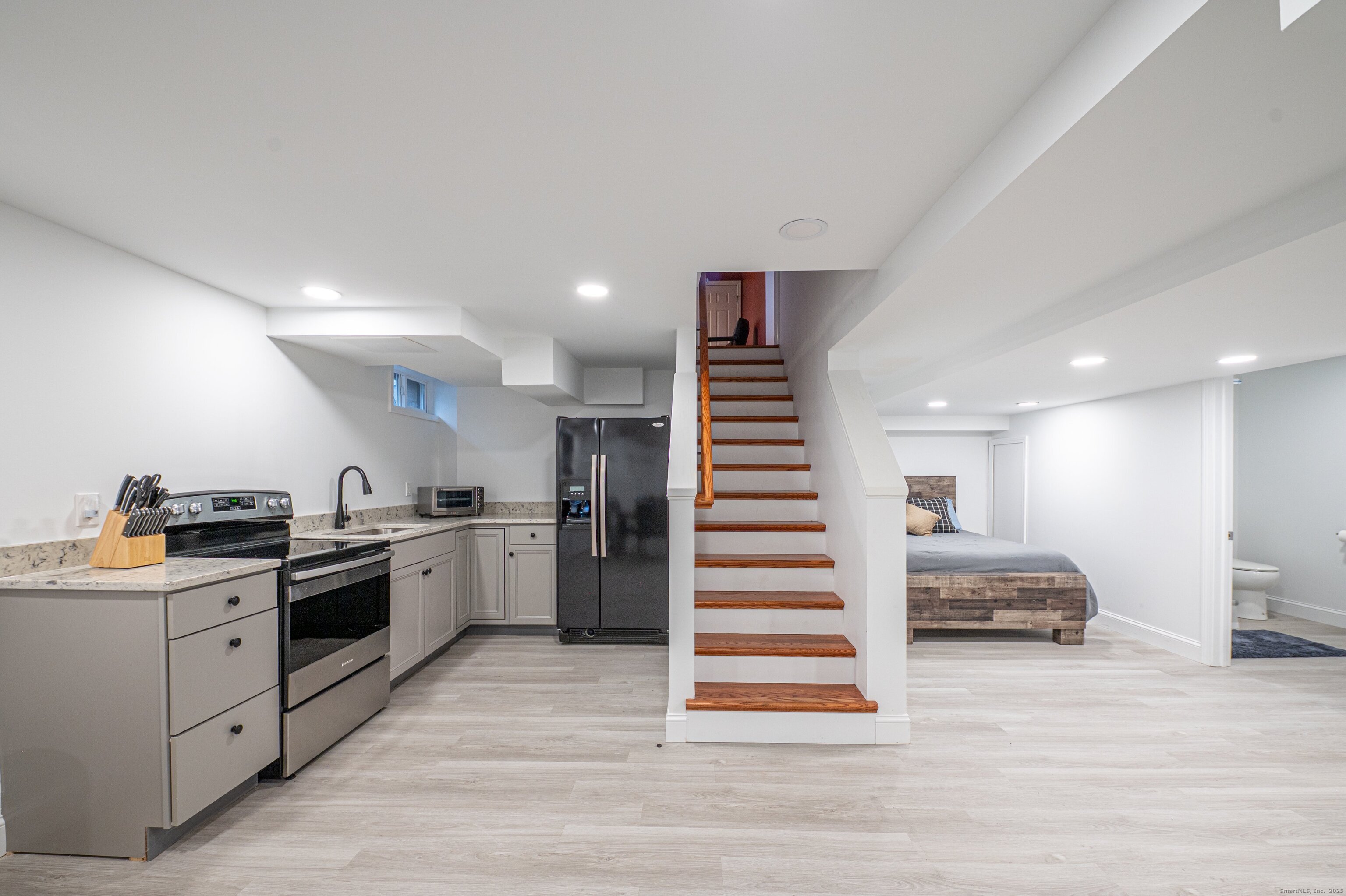 Branford, Connecticut, 06405, United States, 4 Bedrooms Bedrooms, ,4 BathroomsBathrooms,Residential,For Sale,2000721