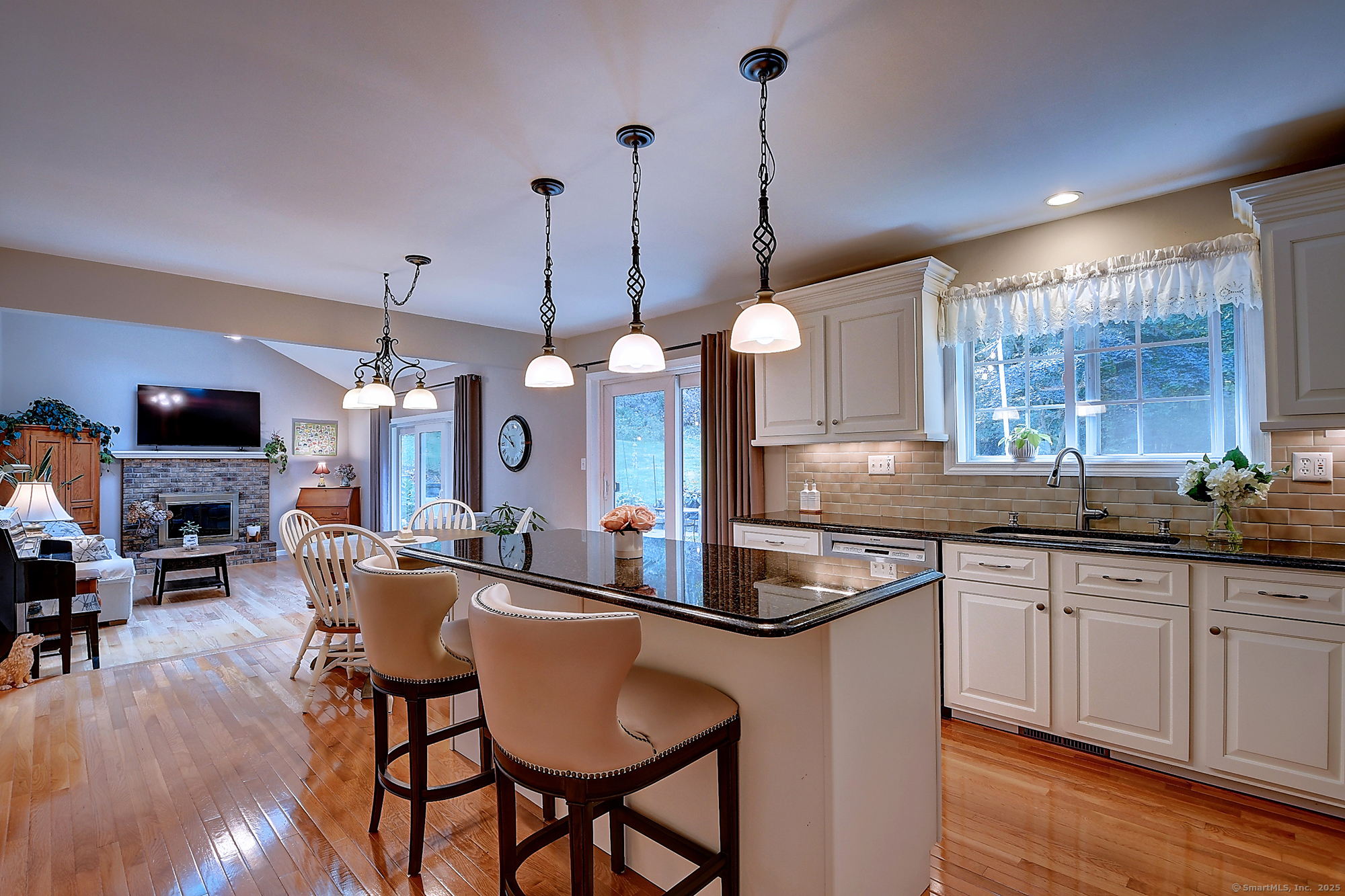 Cheshire, Connecticut, 06410, United States, 3 Bedrooms Bedrooms, ,3 BathroomsBathrooms,Residential,For Sale,1987474