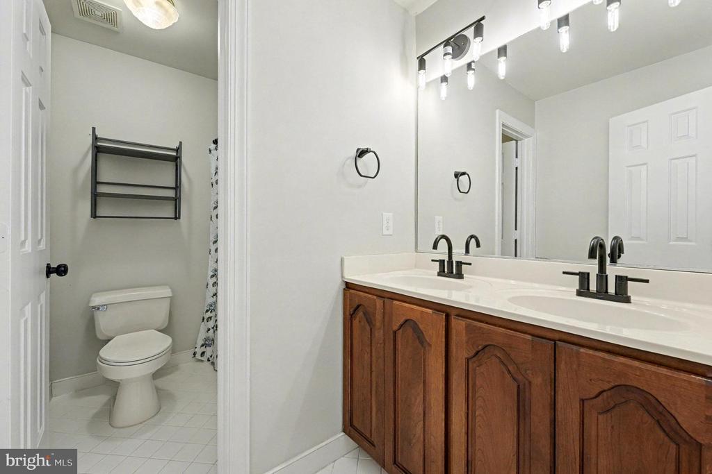 Fredericksburg, Virginia, 22407, United States, 4 Bedrooms Bedrooms, ,3 BathroomsBathrooms,Residential,For Sale,1991139