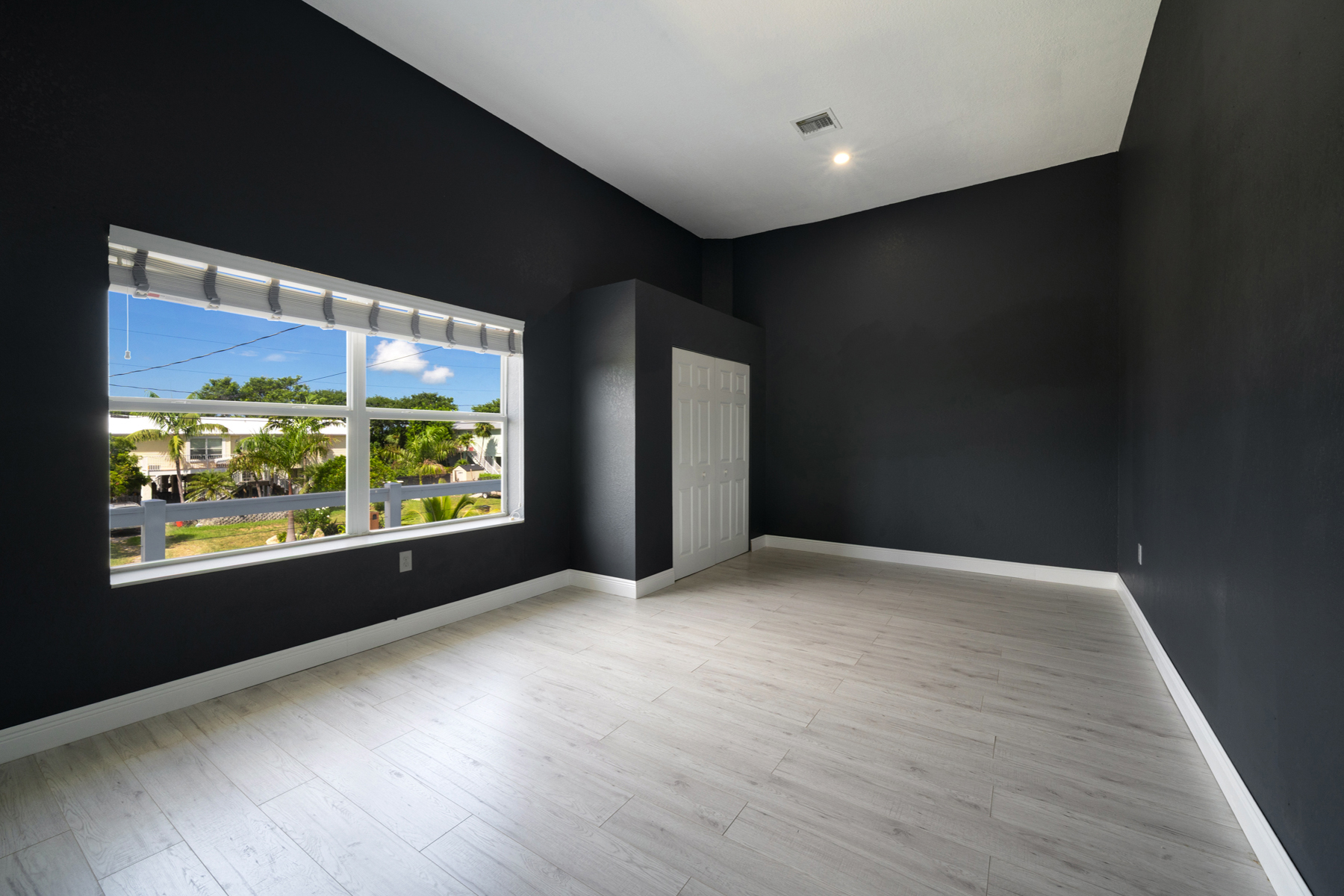  235 Tropical Avenue - 物件實景