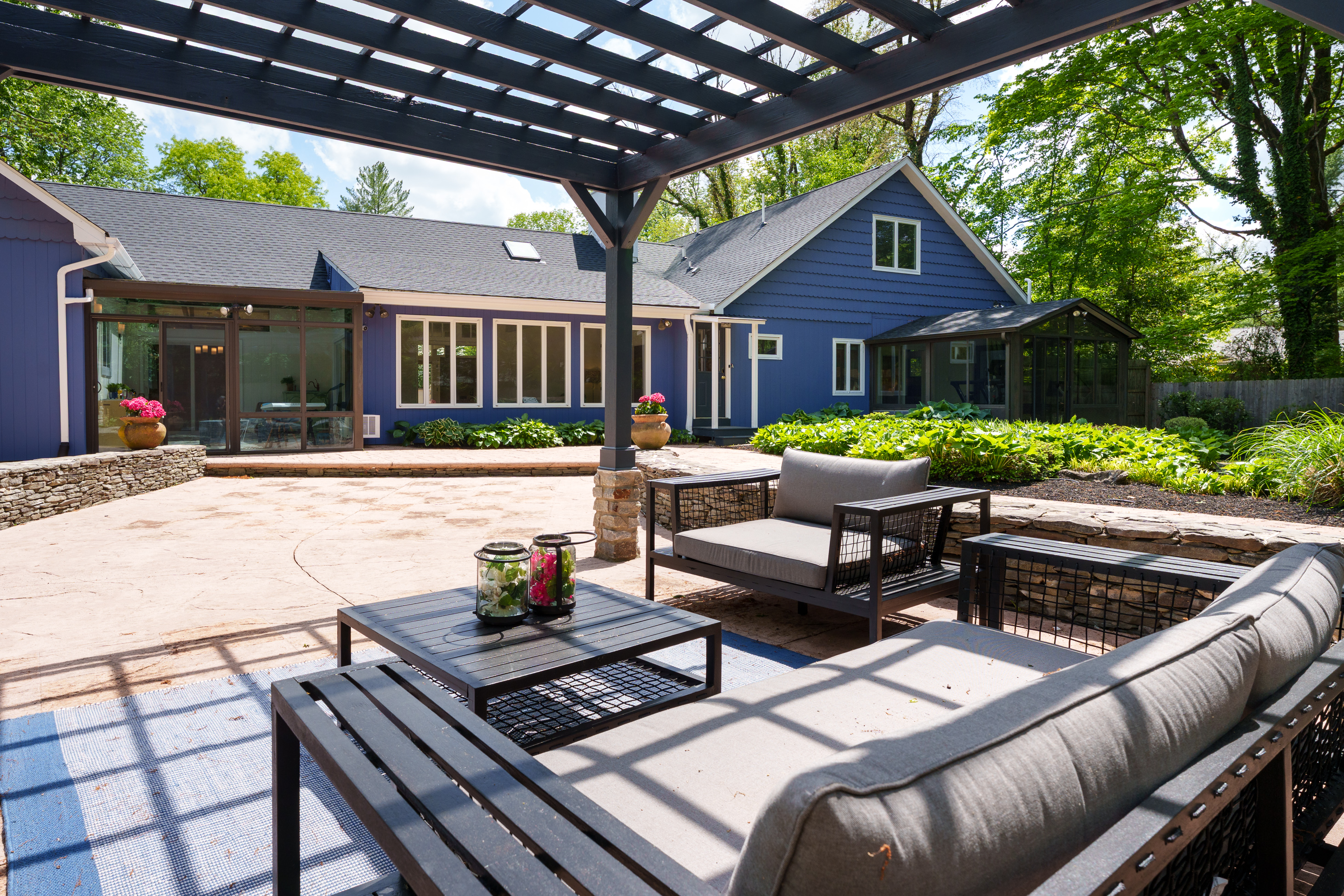  Coveted Western Section Mid-Century Modern Home with an Adaptable Floor Plan - 物件實景