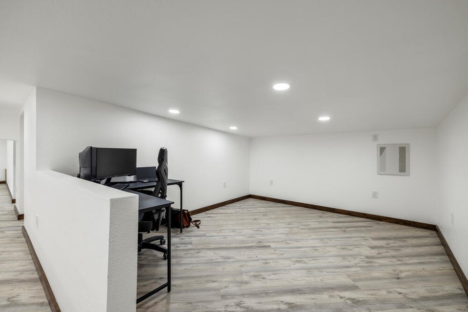Klamath Falls, Oregon, 97603, United States, 3 Bedrooms Bedrooms, ,3 BathroomsBathrooms,Residential,For Sale,1878382