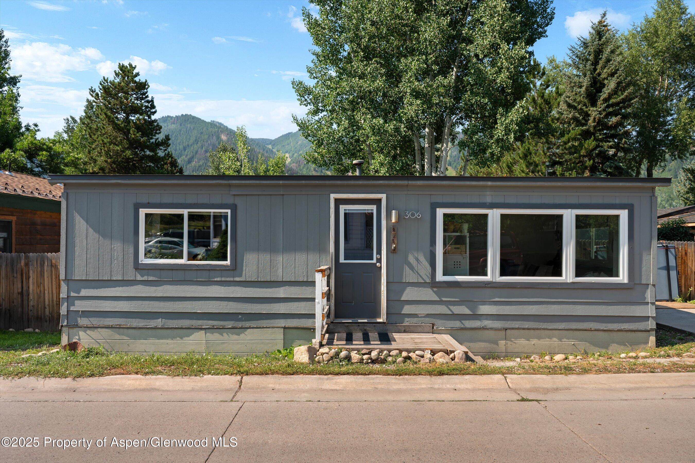 Aspen, Colorado, 81611, United States, 2 Bedrooms Bedrooms, ,1 BathroomBathrooms,Residential,For Sale,1927391