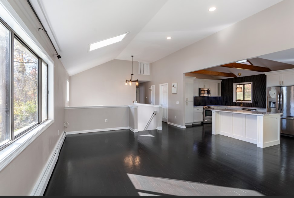 Shelton, Connecticut, 06484, United States, 3 Bedrooms Bedrooms, ,3 BathroomsBathrooms,Residential,For Sale,1988603