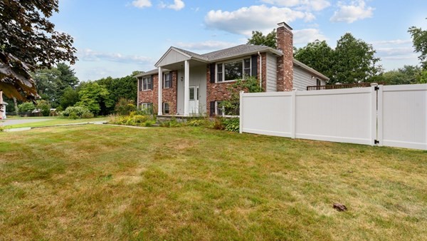 Southborough, Massachusetts, 01772, United States, 4 Bedrooms Bedrooms, ,3 BathroomsBathrooms,Residential,For Sale,1981487