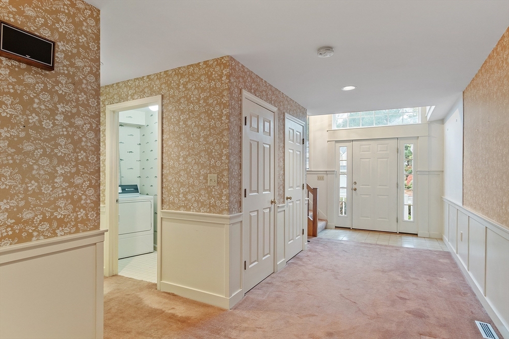 Worcester, Massachusetts, 01609, United States, 3 Bedrooms Bedrooms, ,4 BathroomsBathrooms,Residential,For Sale,1987815