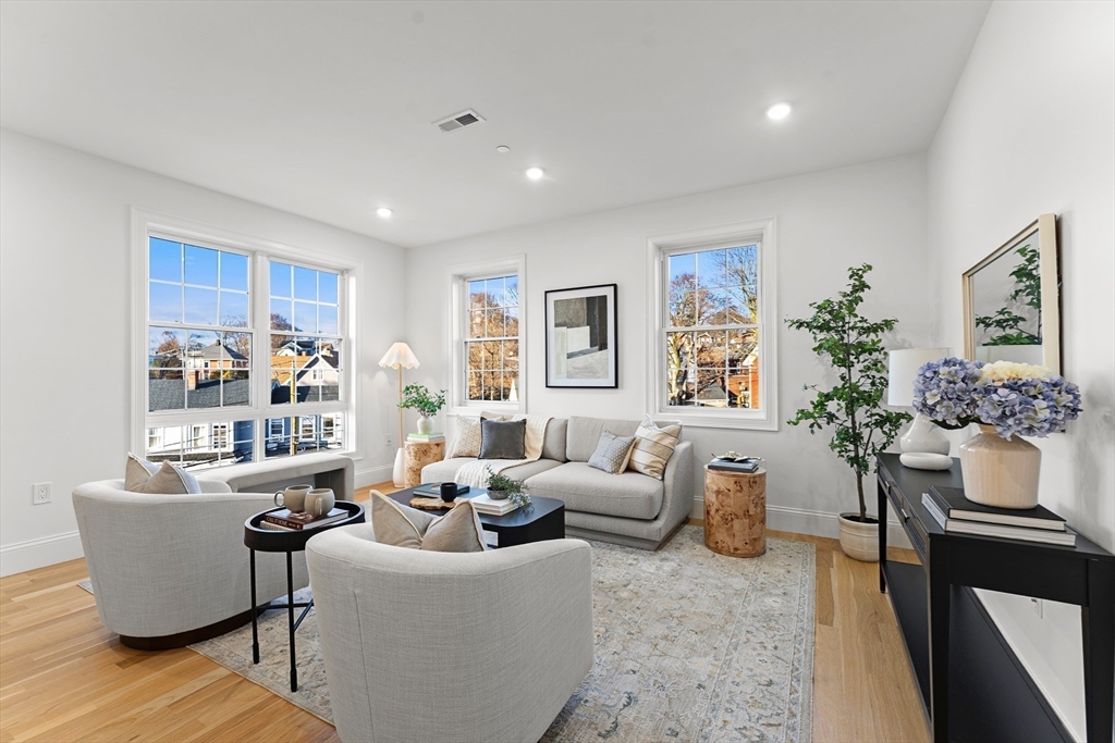 Marlborough, Massachusetts, 01752, United States, 2 Bedrooms Bedrooms, ,2 BathroomsBathrooms,Residential,For Sale,2000469