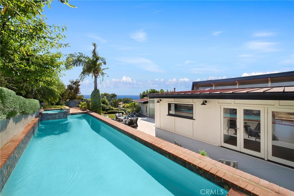 Laguna Beach, California, 92651, United States, 3 Bedrooms Bedrooms, ,3 BathroomsBathrooms,Residential,For Sale,1927395
