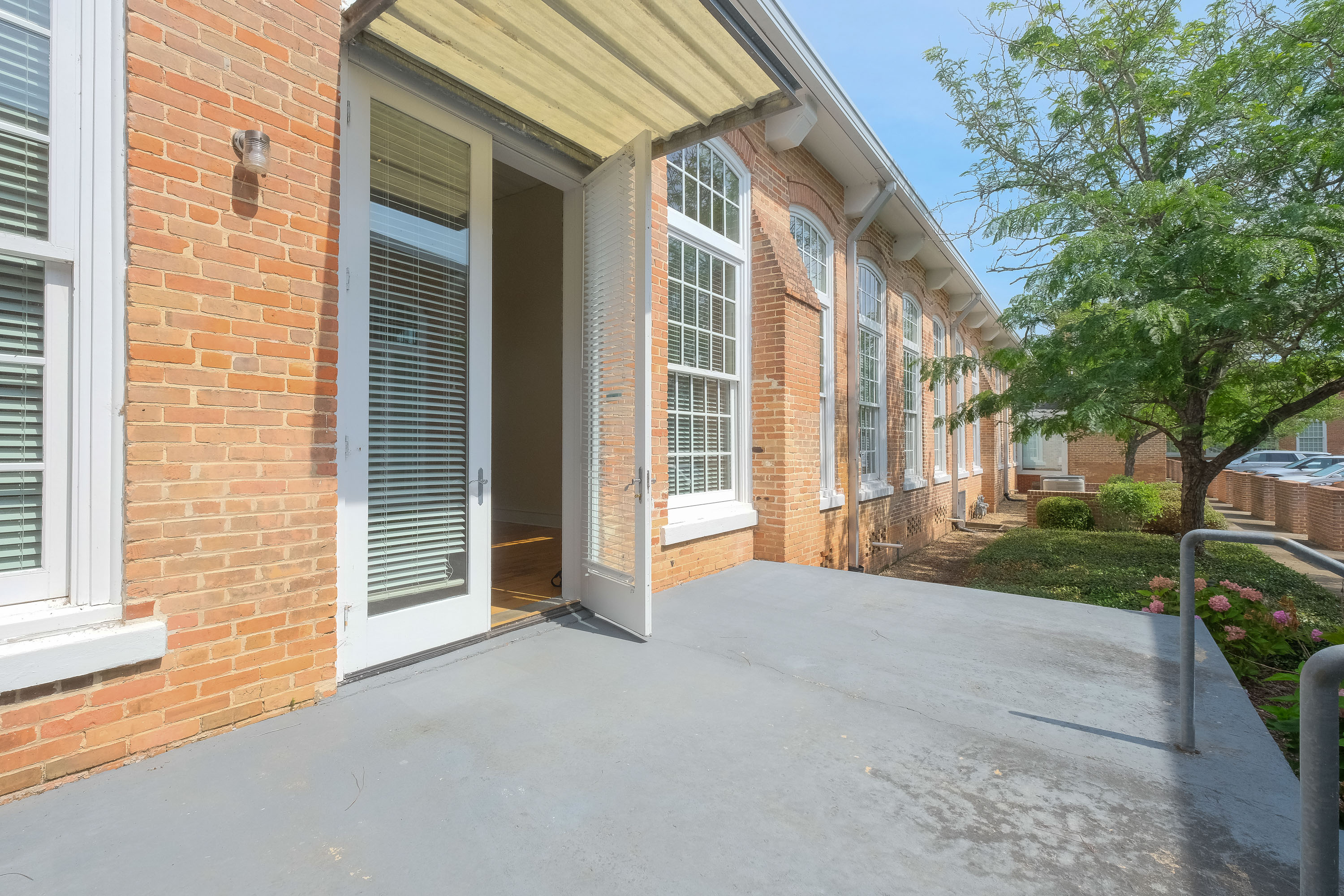  MILL CONDO WITH PRIVATE EXTERIOR ENTRANCE - 物件實景