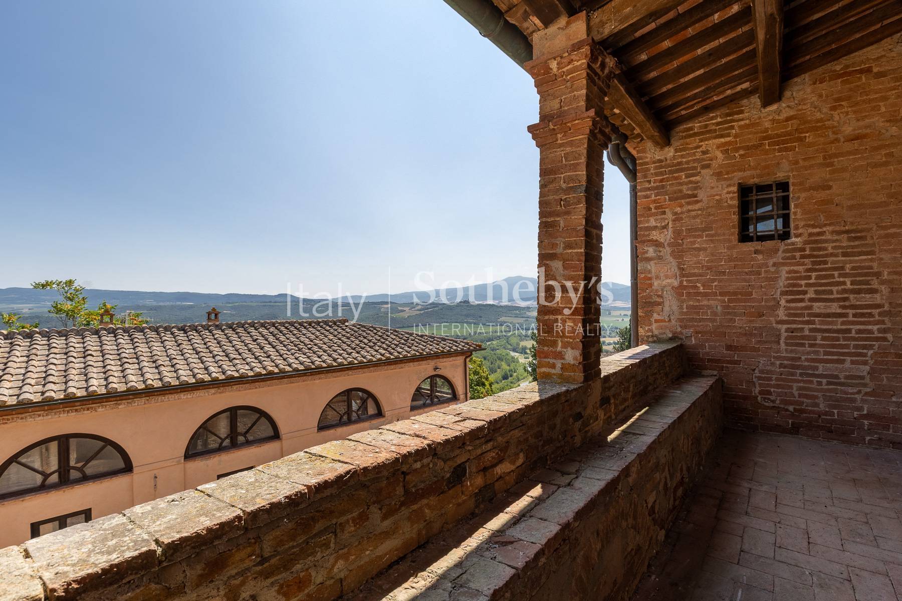  Castle with Approved Restoration Project near Montalcino - 物件實景