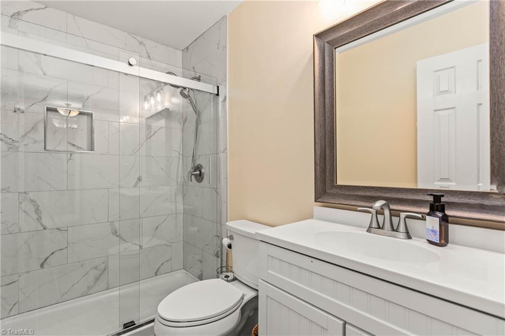 Clemmons, North Carolina, 27012, United States, 4 Bedrooms Bedrooms, ,3 BathroomsBathrooms,Residential,For Sale,1902242