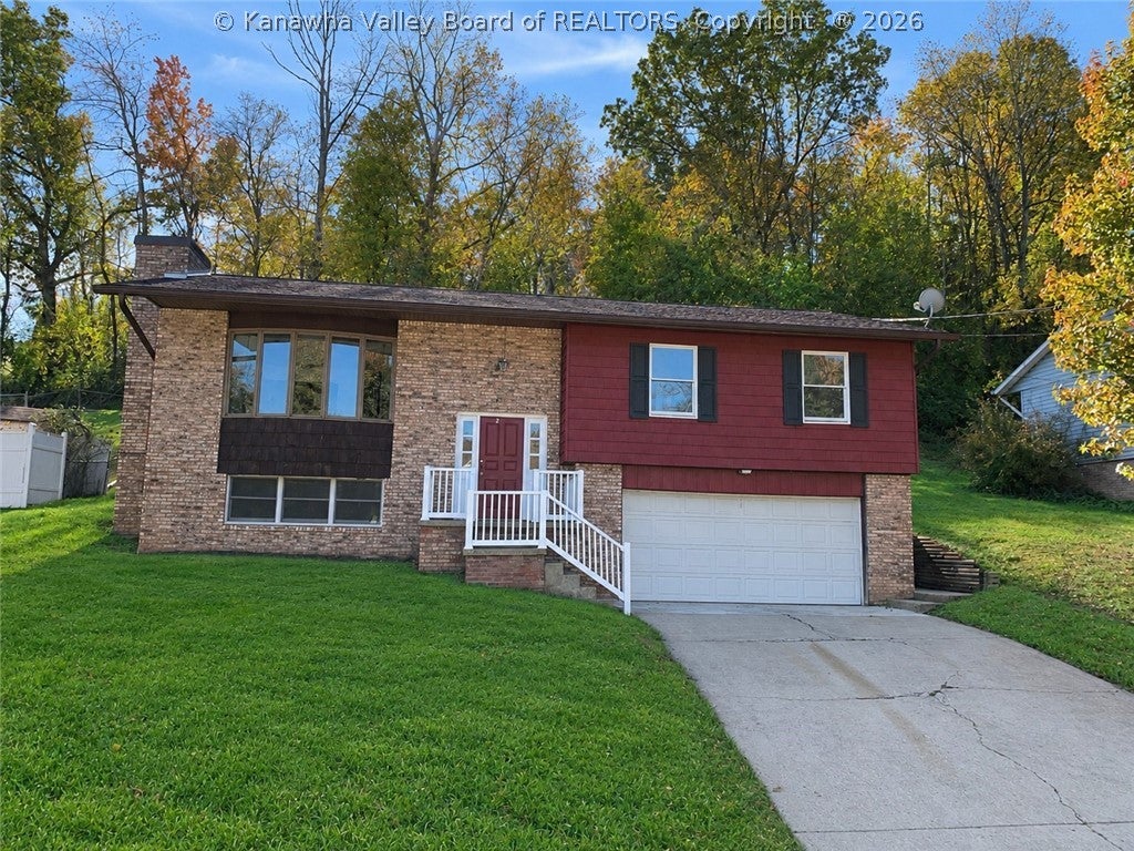 Pine Cir, Dunbar, WV 25064