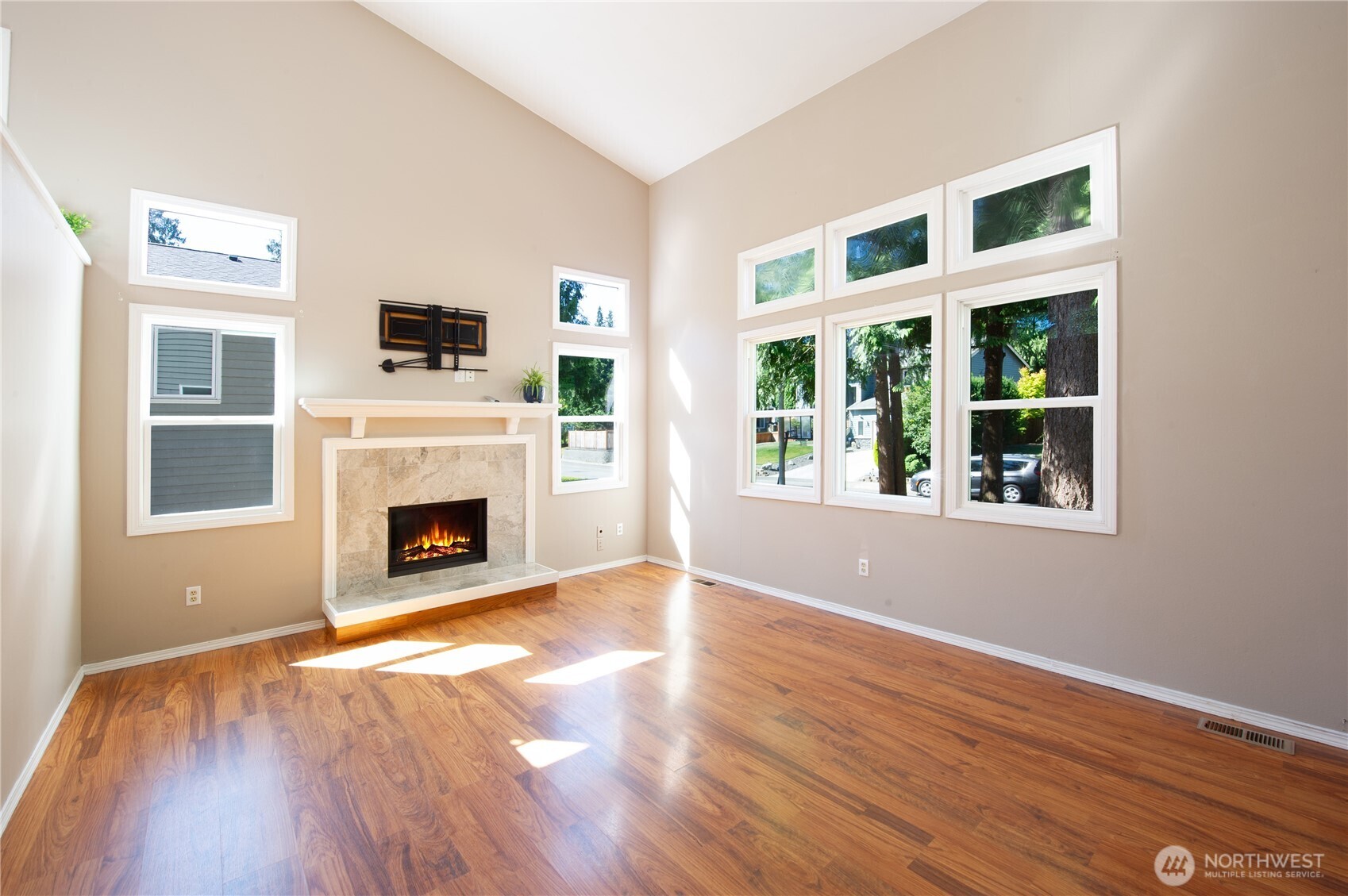 Everett, Washington, 98208, United States, 4 Bedrooms Bedrooms, ,3 BathroomsBathrooms,Residential,For Sale,1920302