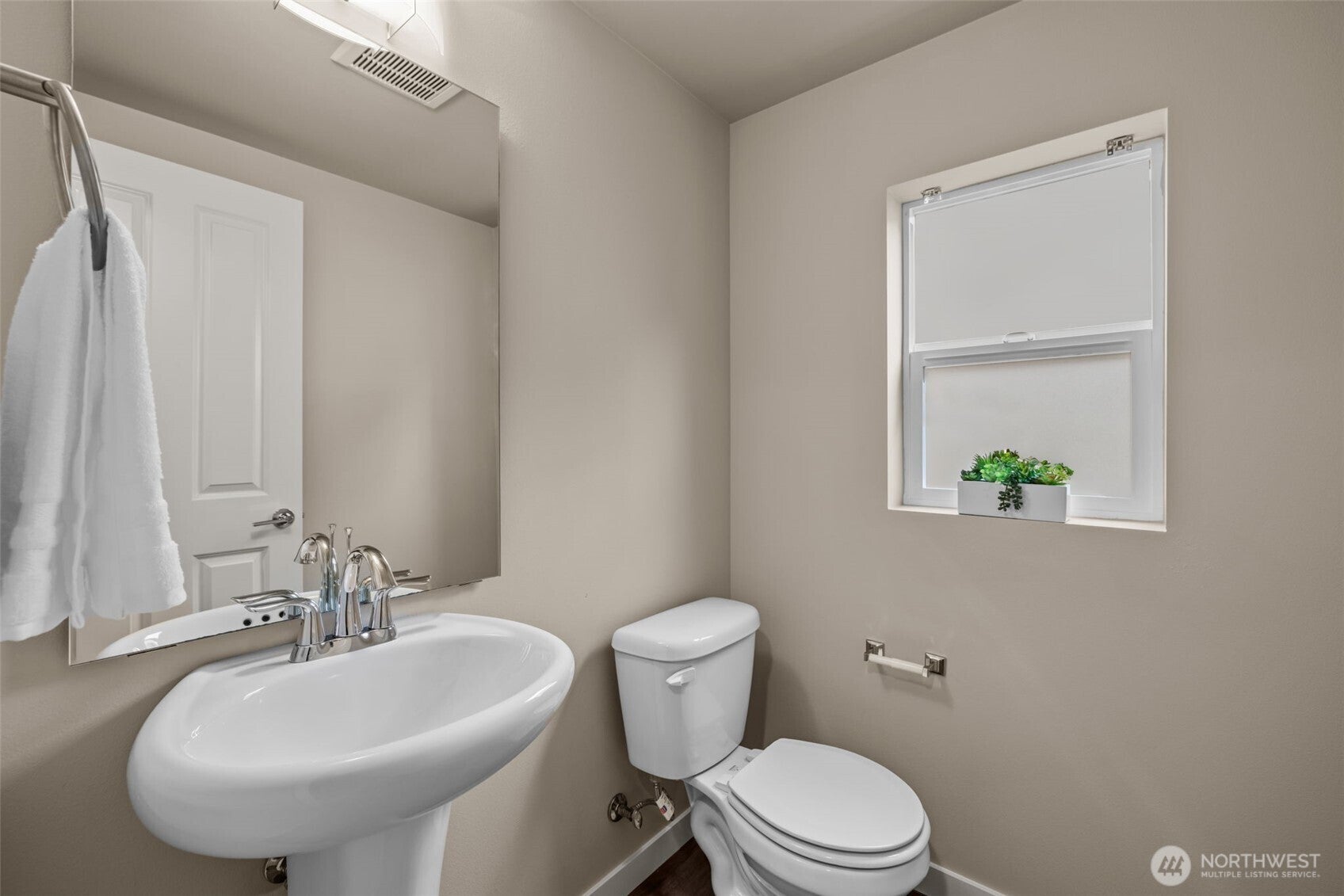 Everett, Washington, 98208, United States, 2 Bedrooms Bedrooms, ,2 BathroomsBathrooms,Residential,For Sale,1975996