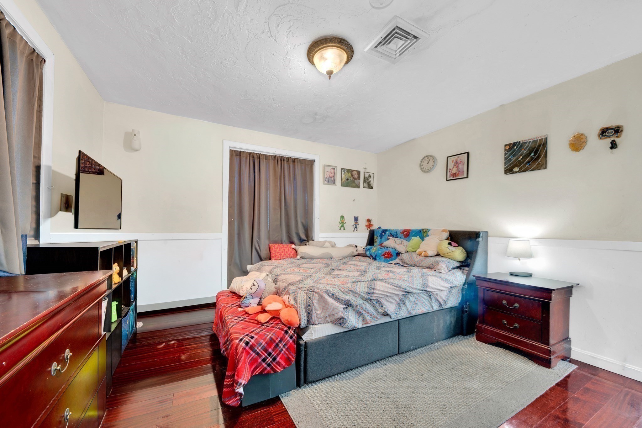 Lynn, Massachusetts, 01905, United States, 4 Bedrooms Bedrooms, ,3 BathroomsBathrooms,Residential,For Sale,1979746