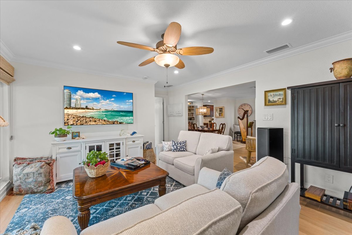 Seminole, Florida, 33772, United States, 3 Bedrooms Bedrooms, ,2 BathroomsBathrooms,Residential,For Sale,2048345