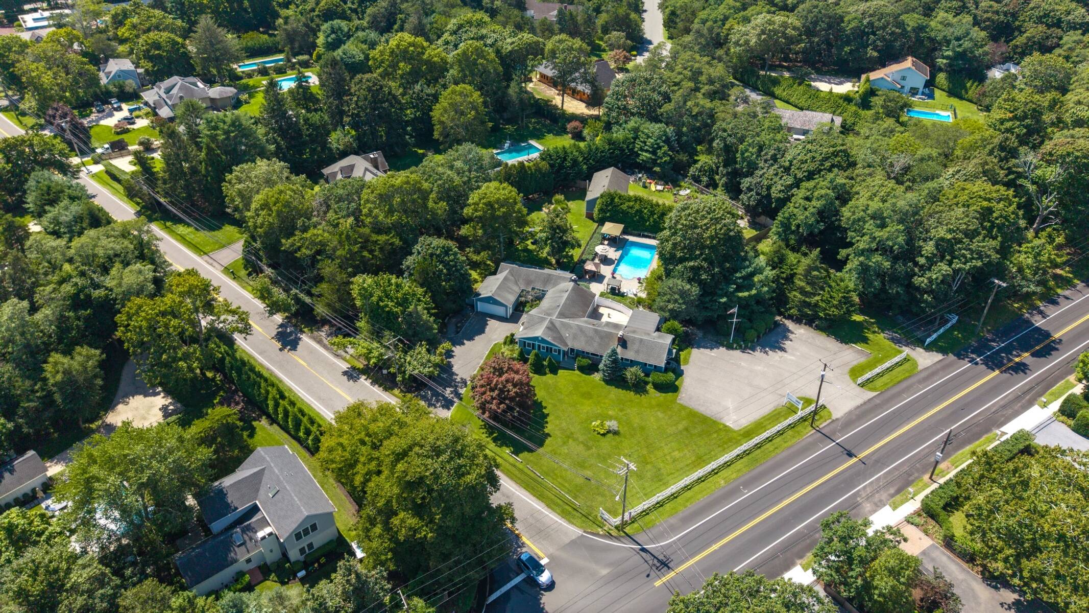  A Unique Mixed-Use Property in Westhampton - 物件實景