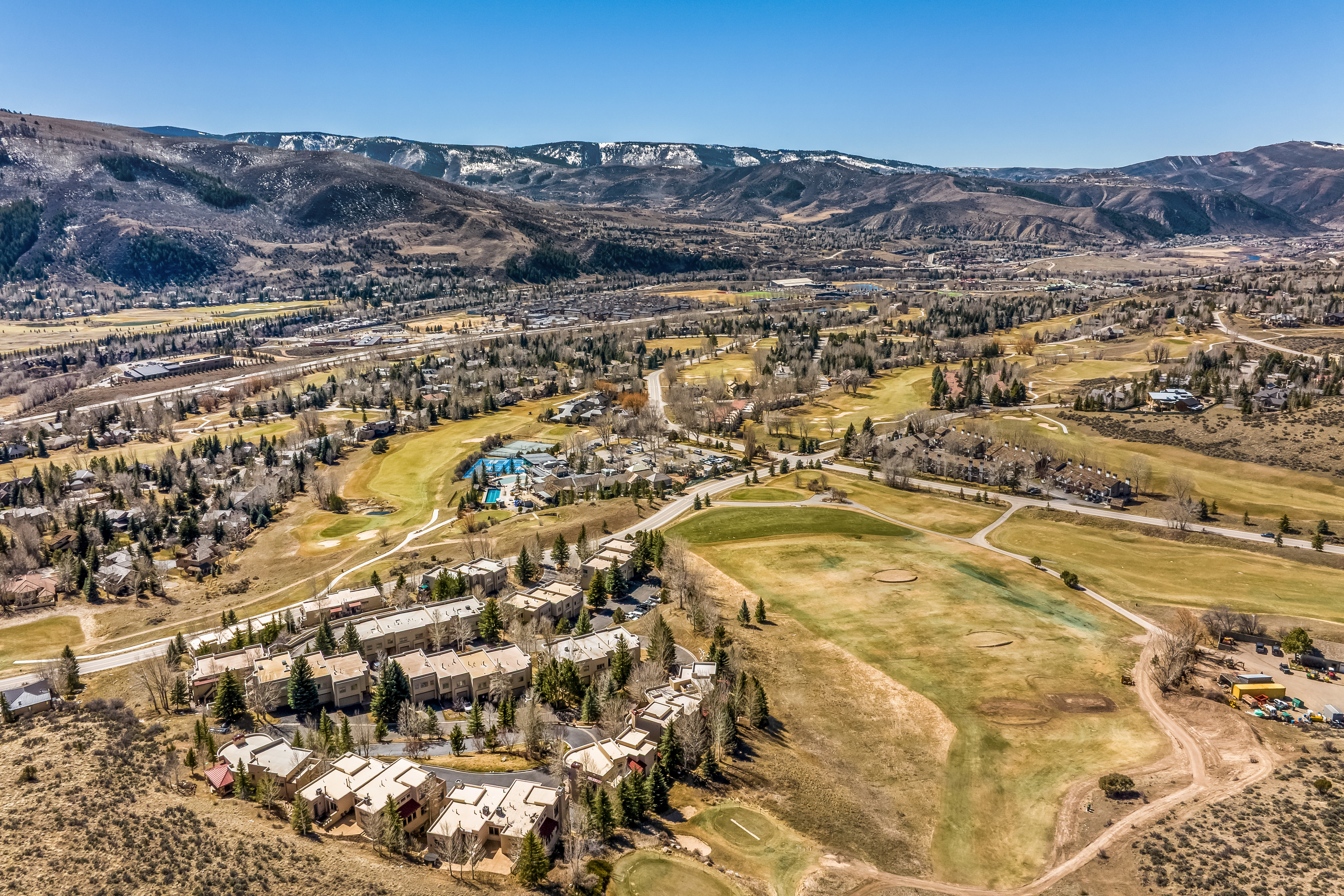  Captures sweeping views of Arrowhead and the surrounding mountain landscape. - 物件實景
