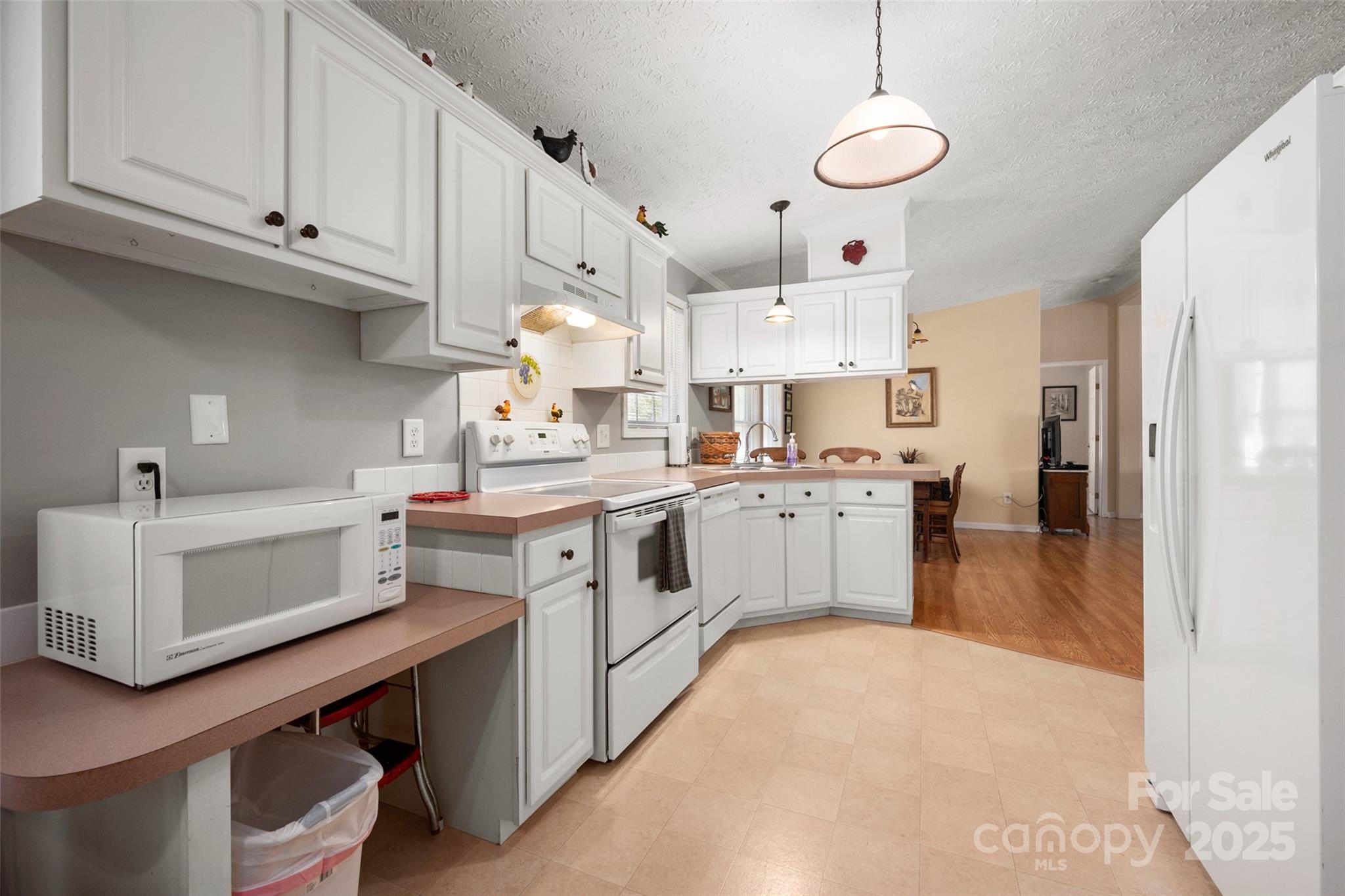 Liberty Hill, South Carolina, 29074, United States, 5 Bedrooms Bedrooms, ,3 BathroomsBathrooms,Residential,For Sale,1736219