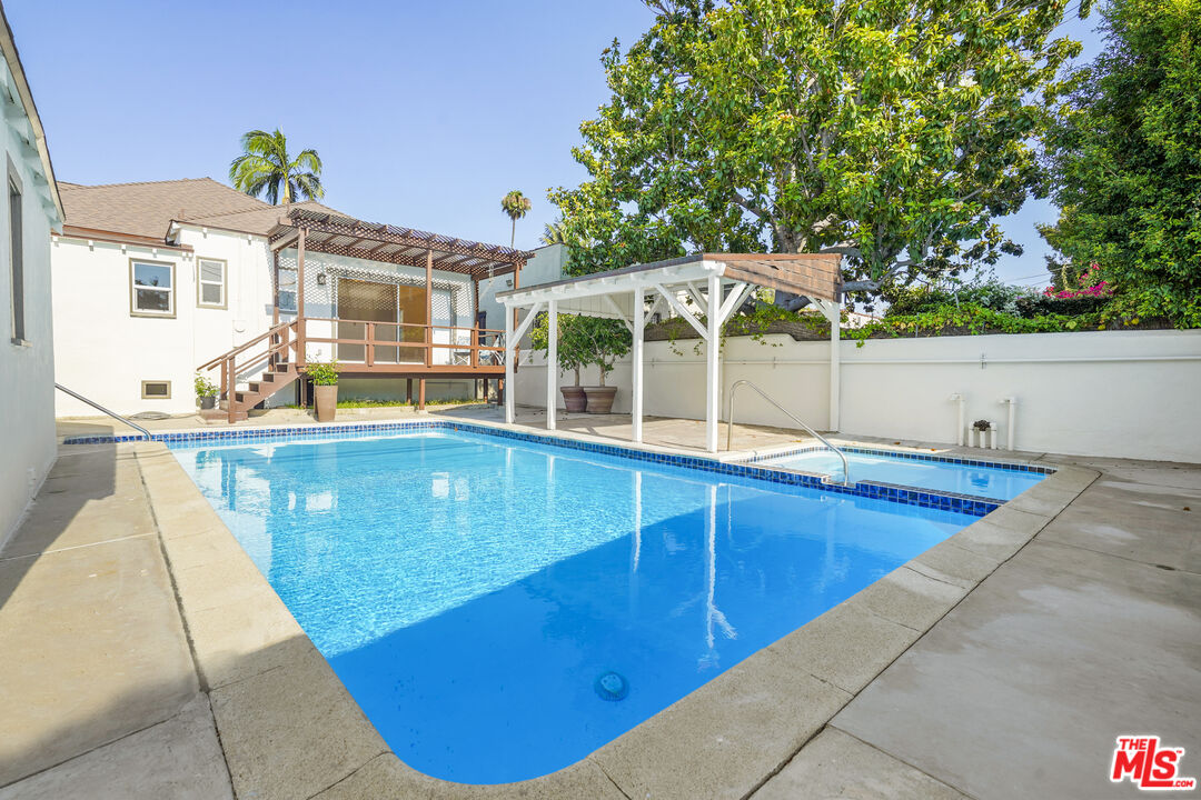 Los Angeles, California, 90036, United States, 3 Bedrooms Bedrooms, ,3 BathroomsBathrooms,Residential,For Sale,1896825