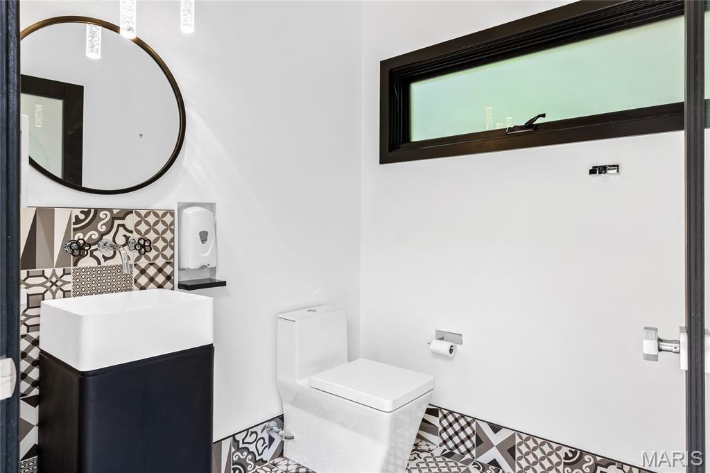 Town and Country, Missouri, 63141, United States, 5 Bedrooms Bedrooms, ,7 BathroomsBathrooms,Residential,For Sale,1966685