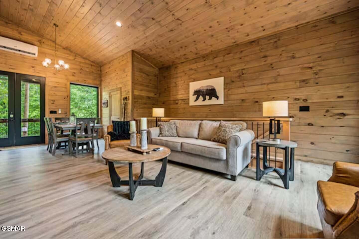 Sevierville, Tennessee, 37862, United States, 2 Bedrooms Bedrooms, ,3 BathroomsBathrooms,Residential,For Sale,1976879