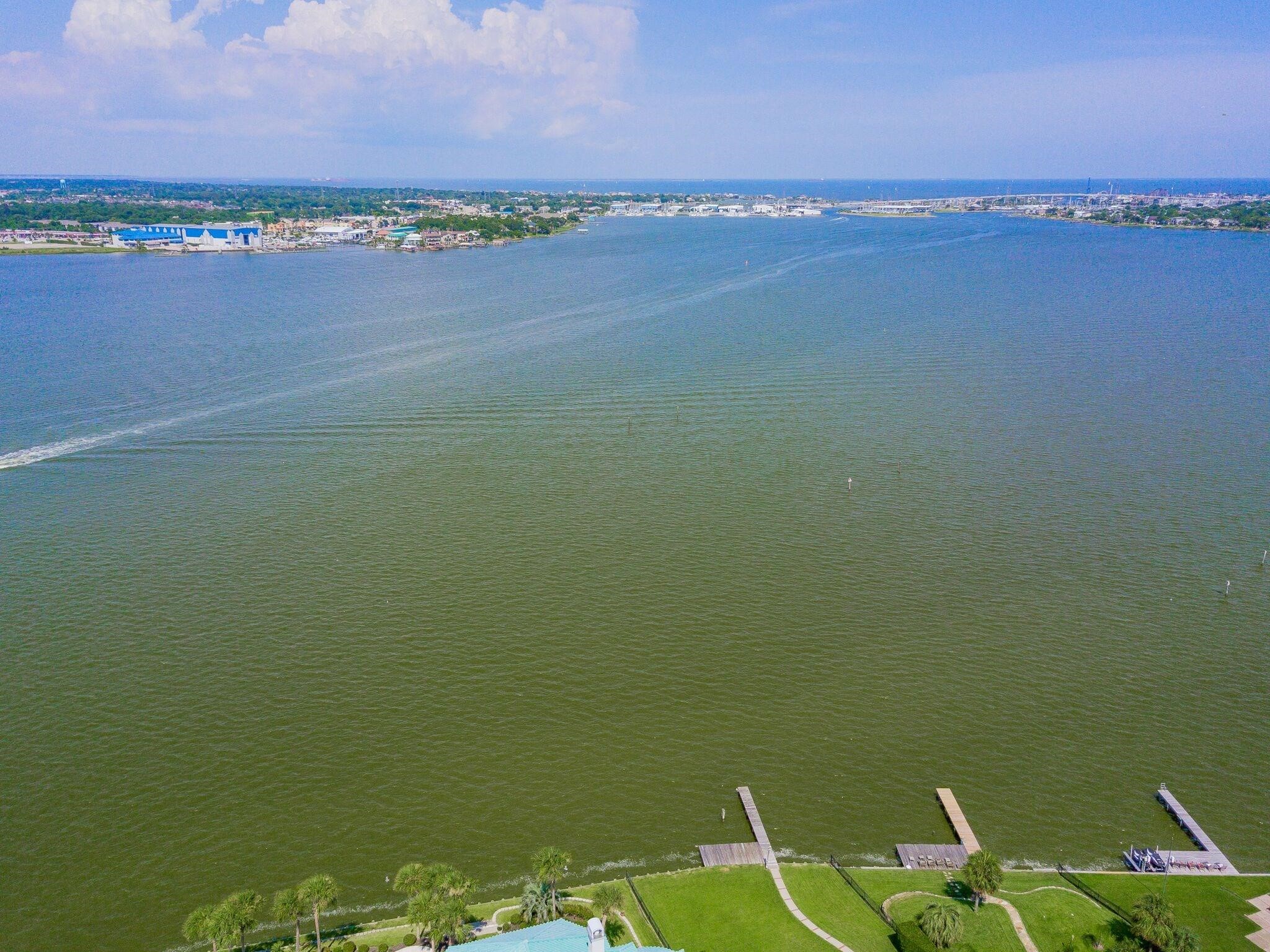  2207 Twin Oaks Boulevard - 物件實景