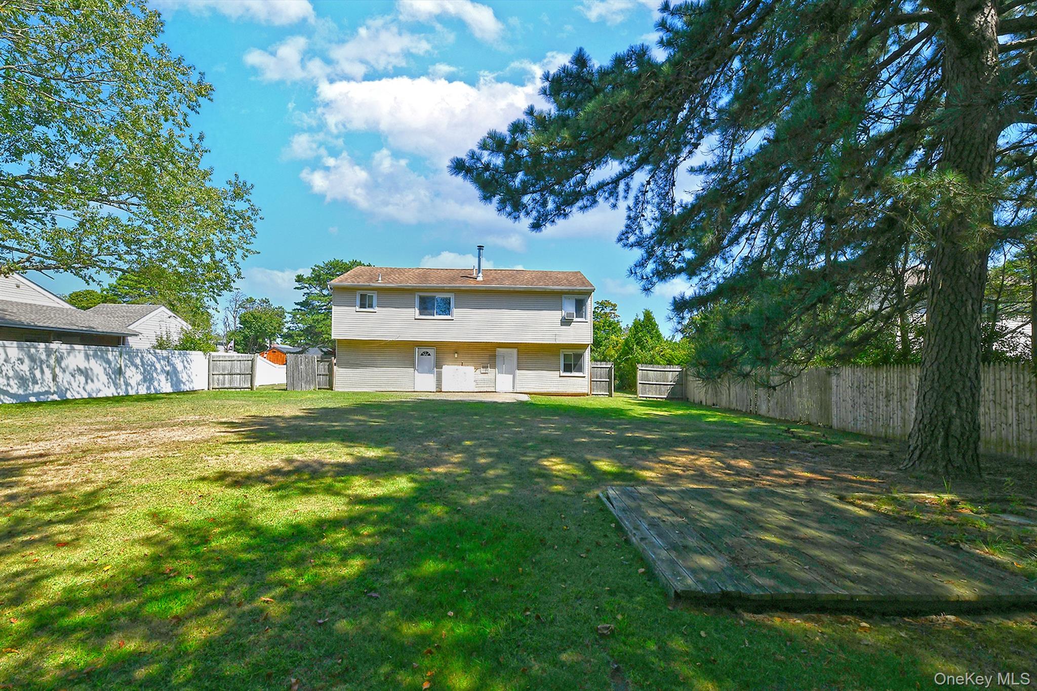 Medford, New York, 11763, United States, 5 Bedrooms Bedrooms, ,2 BathroomsBathrooms,Residential,For Sale,1947086