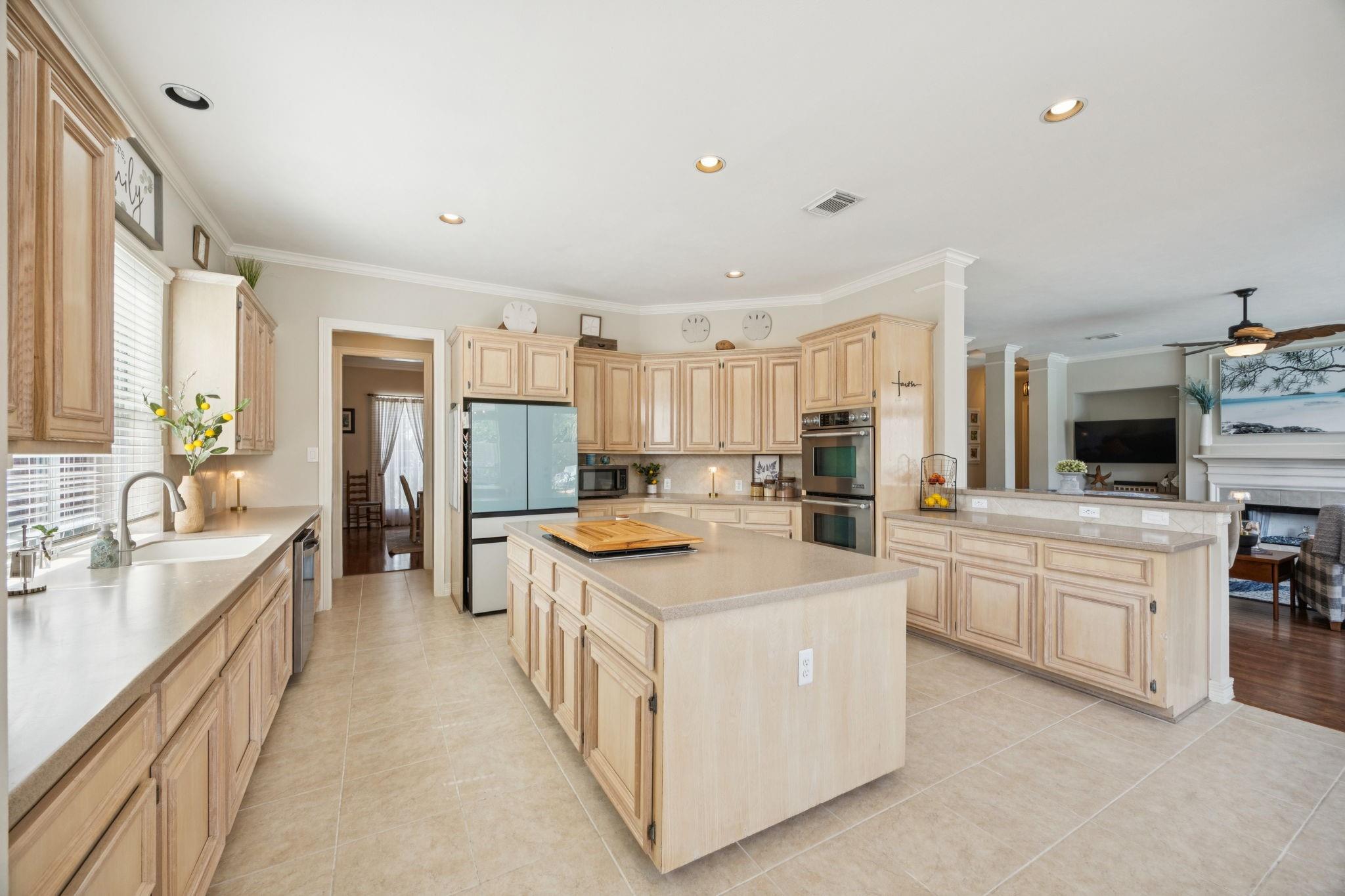League City, Texas, 77573, United States, 5 Bedrooms Bedrooms, ,4 BathroomsBathrooms,Residential,For Sale,1868193