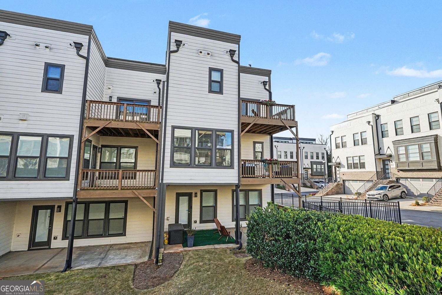 Smyrna, Georgia, 30080, United States, 4 Bedrooms Bedrooms, ,5 BathroomsBathrooms,Residential,For Sale,2013139