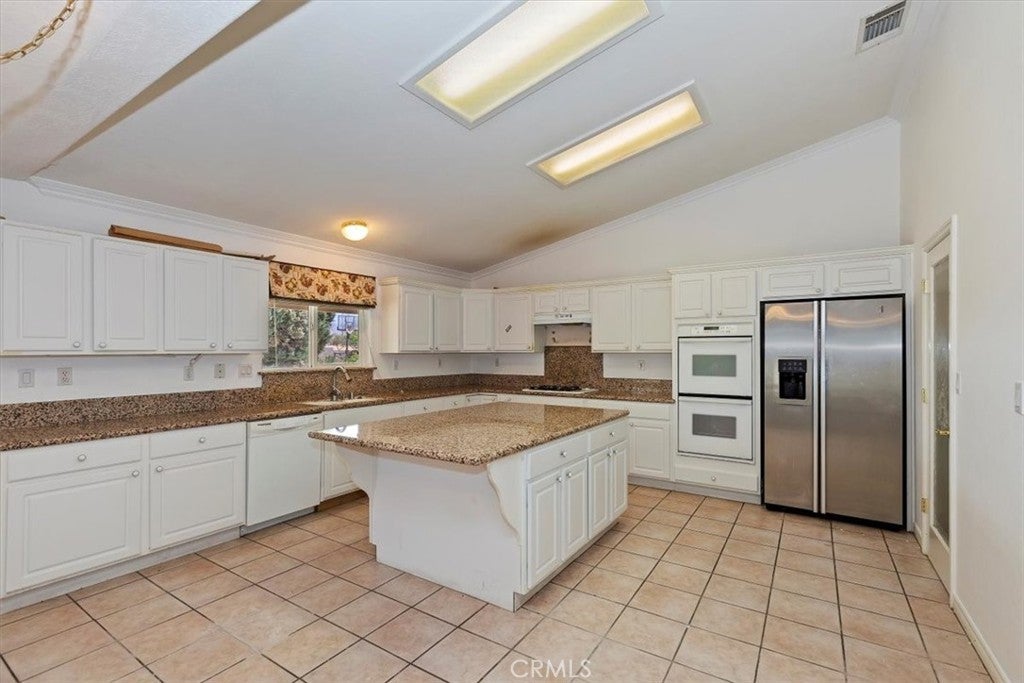 Apple Valley, California, 92308, United States, 7 Bedrooms Bedrooms, ,4 BathroomsBathrooms,Residential,For Sale,1794174