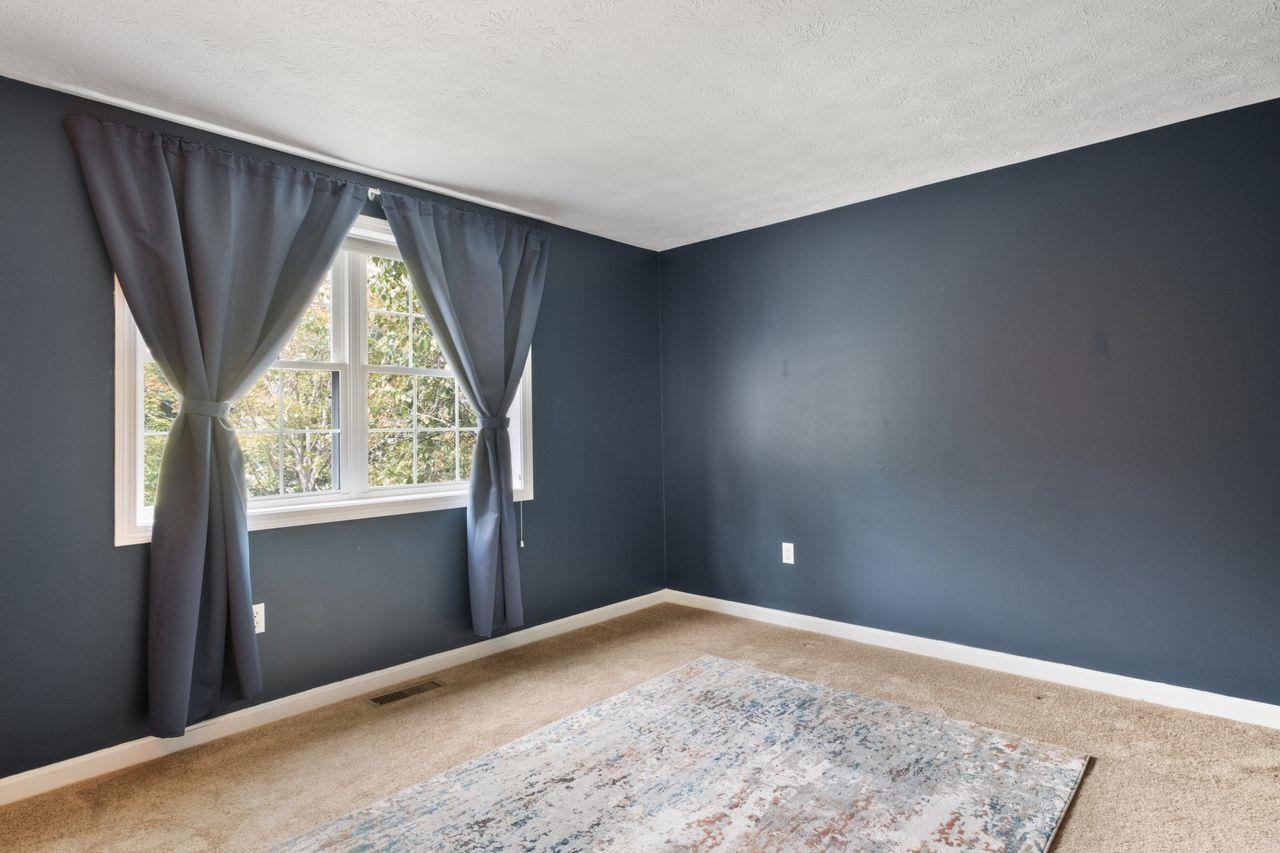 Hudson, New Hampshire, 03051, United States, 3 Bedrooms Bedrooms, ,2 BathroomsBathrooms,Residential,For Sale,1940270