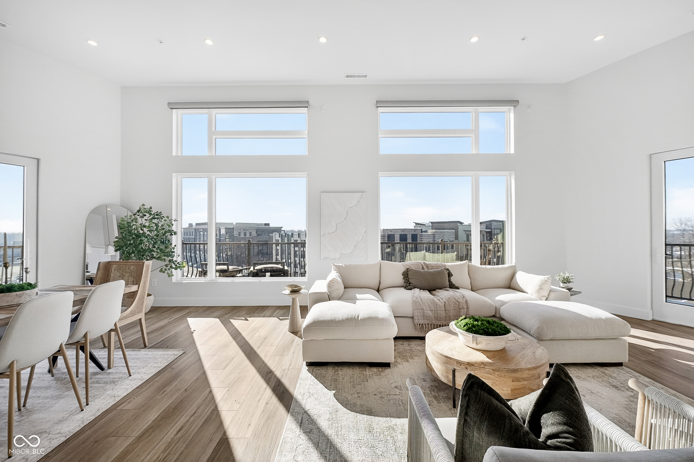 Carmel, Indiana, 46032, United States, 2 Bedrooms Bedrooms, ,3 BathroomsBathrooms,Residential,For Sale,1981116