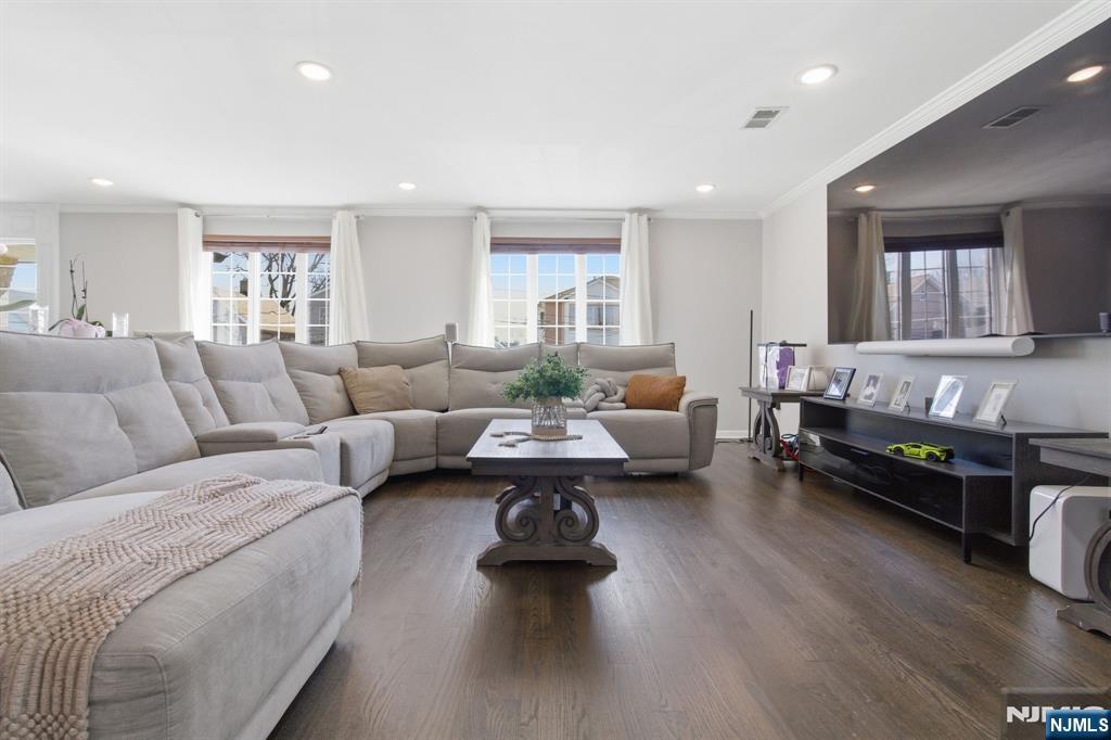 Kearny, New Jersey, 07032, United States, 6 Bedrooms Bedrooms, ,5 BathroomsBathrooms,Residential,For Sale,2032310