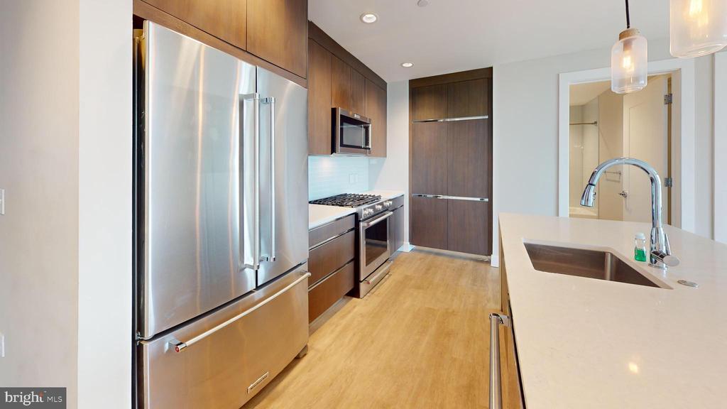 Rockville, Maryland, 20852, United States, 2 Bedrooms Bedrooms, ,2 BathroomsBathrooms,Residential,For Sale,1861250