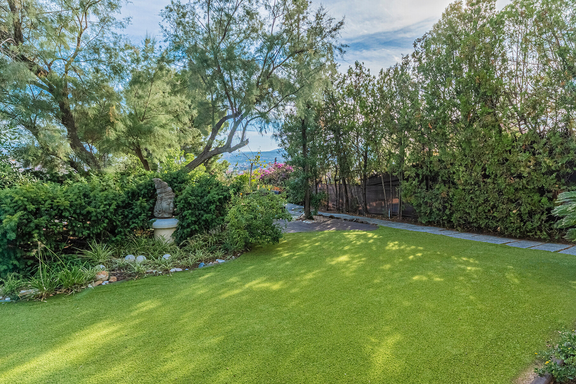  Exclusive single-family home with a large yard, views, and privacy in La Miranda - 物件實景
