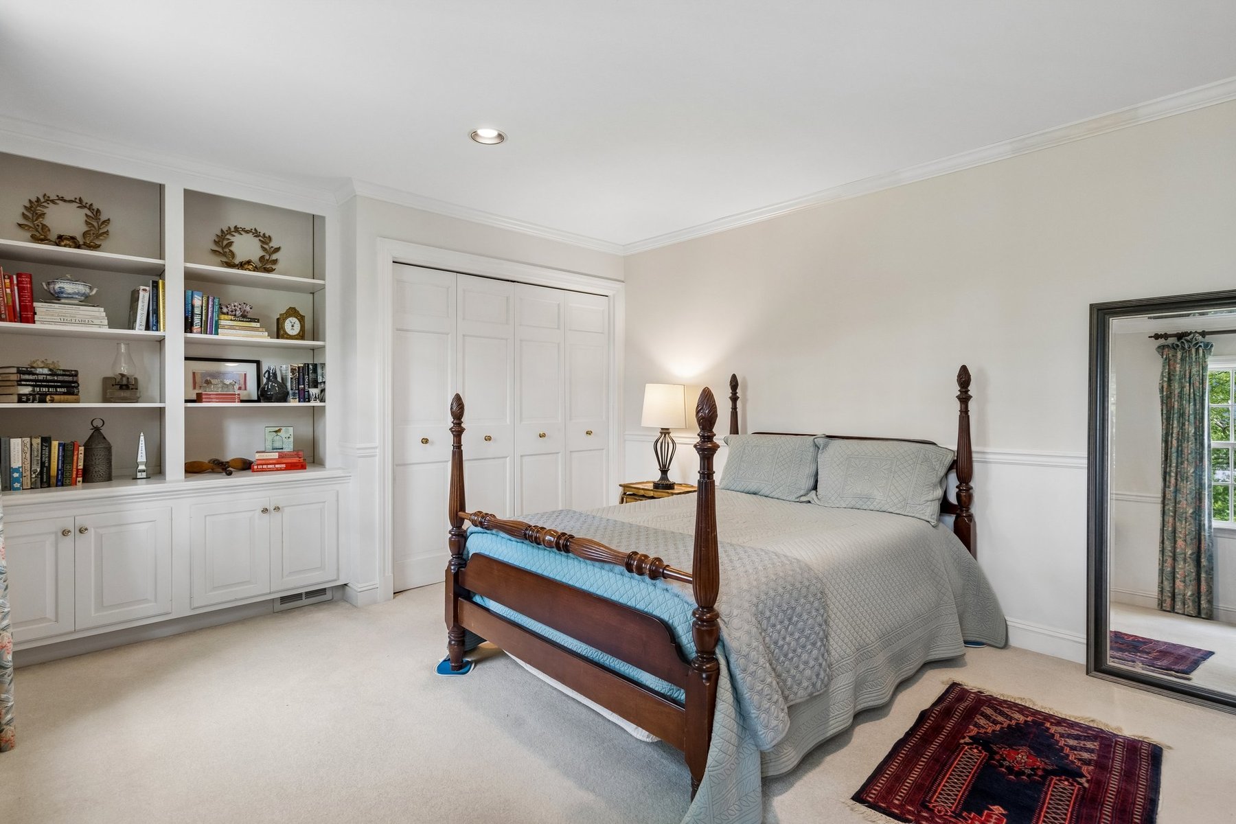  Colonial Offers Exceptional Quality and Workmanship Along With a Garden Oasis - 物件實景