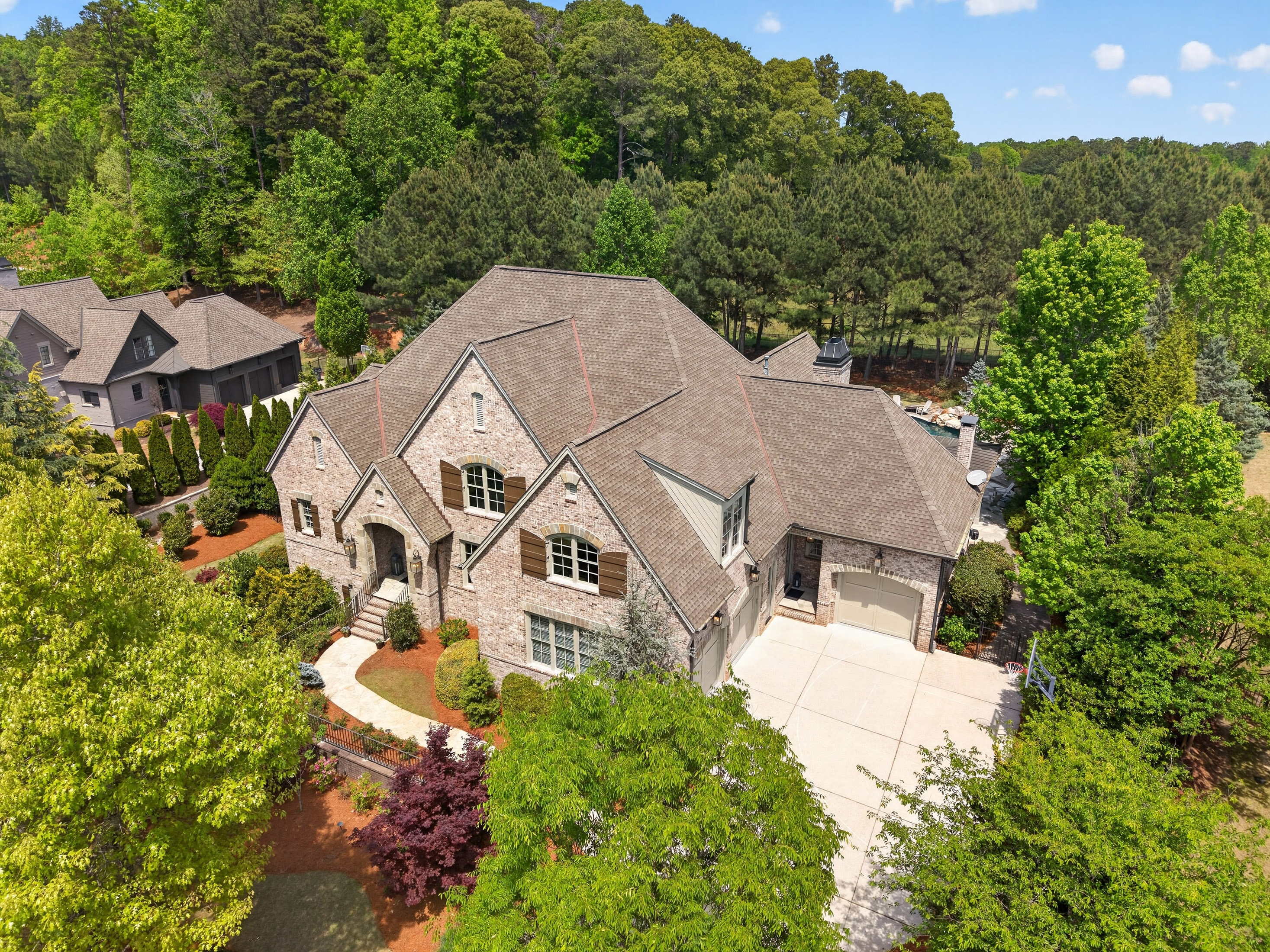  Experience Luxury in One of Georgia’s Most Prestigious Gated Golf Communities - 物件實景