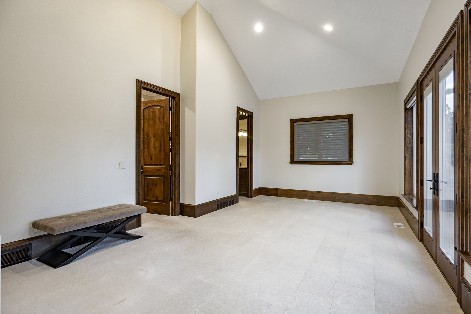  Gated West Jordan 2 Story Estate with 10 Car Garage and Swimming Pool - 物件實景