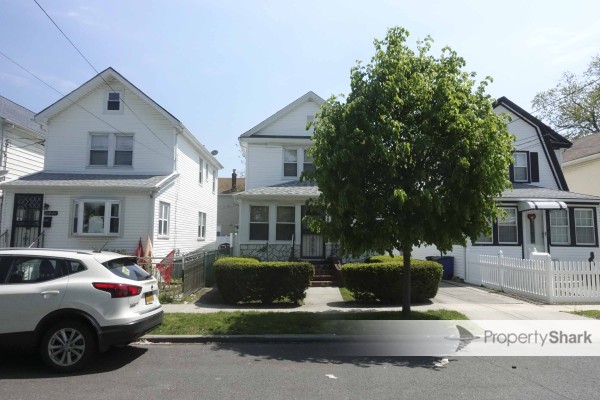 Queens Village, New York, 11429, United States, 3 Bedrooms Bedrooms, ,3 BathroomsBathrooms,Residential,For Sale,1937736